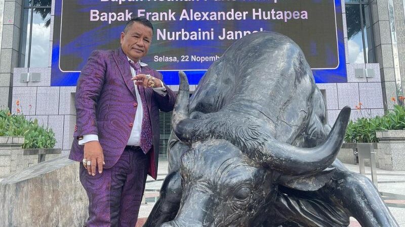 Cekricek.id - Media sosial dibuat heboh dengan tingkah Hotman Paris yang ingin melakukan somasi terhadap seorang wanita karena menciumnya