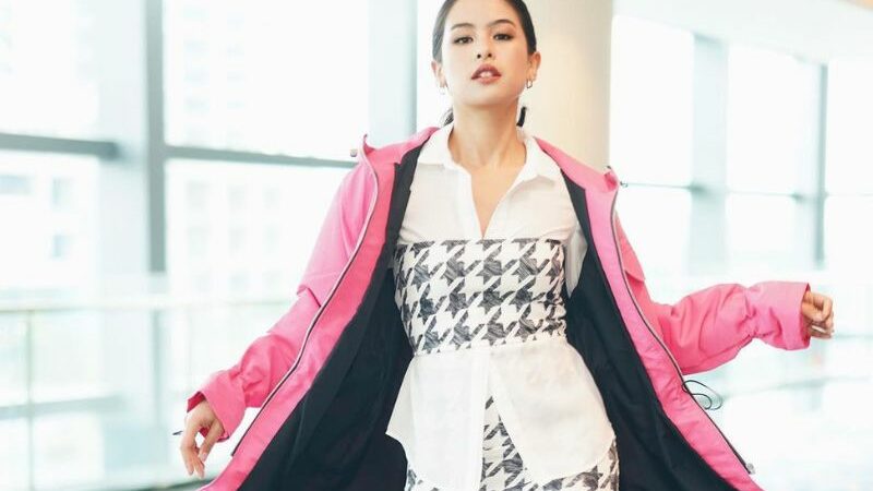 Cekricke.id - Lagi-lagi pose daripada Maudy Ayunda dipuji terlalu perfect oleh netizen serta disebut mirip dengan idol Korea, saking cantiknya