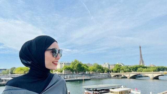 Cekricek.id - Istri dari Rizal Armada yang bernama Monica Imas diketahui memutuskan untuk mualaf. Dapat hidayah lewat mimpi lewati jembatan