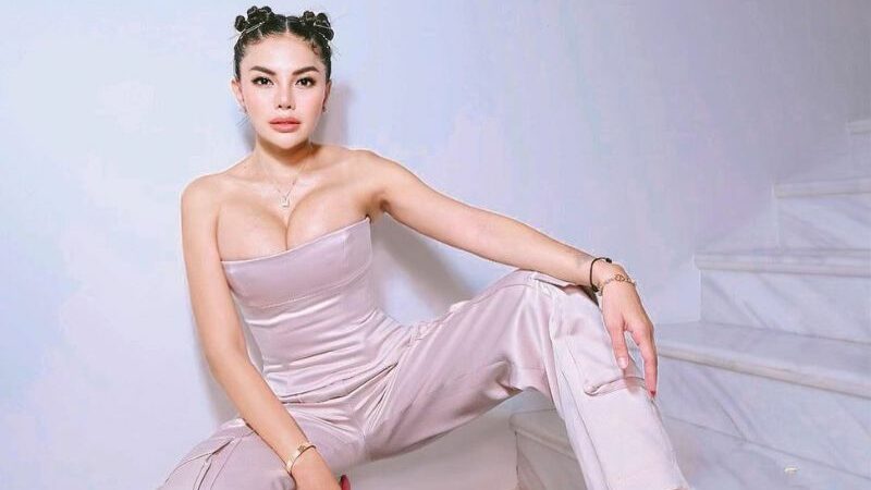 Cekricek.id - Nikita Mirzani dengan blak-blakan menyatakan jika akan segera menikah, kekasih bulenya itu akan segera jadi mualaf