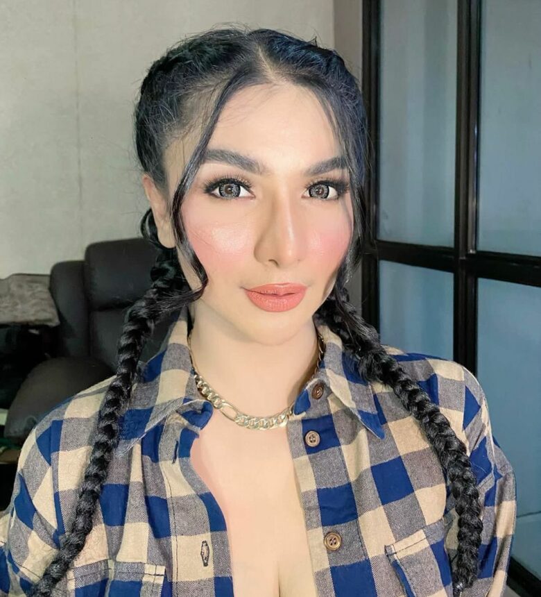 Pose Menunggang Kuda Siva Aprilia Dipuji Begitu Pro 2 Lampiran Gambar