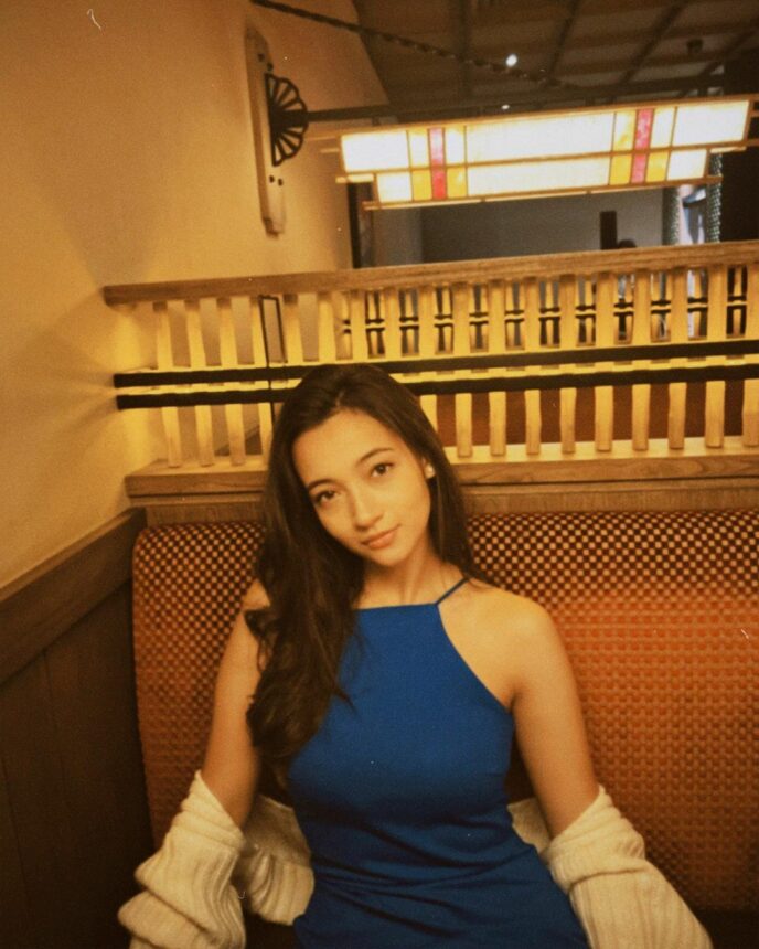 Gaya Megan Domani yang Dipuji Makin Dewasa dan Mempesona 7 Lampiran Gambar