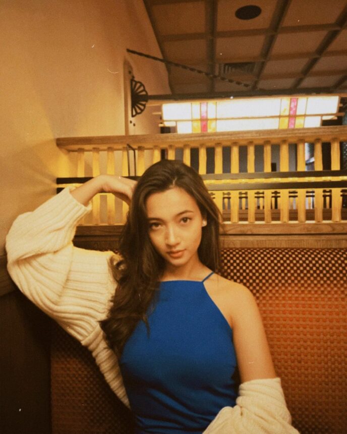 Gaya Megan Domani yang Dipuji Makin Dewasa dan Mempesona 5 Lampiran Gambar