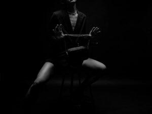 Gaya Aming Saat Pemotretan Tak Pernah Gagal, Model Profesional Mah Lewat