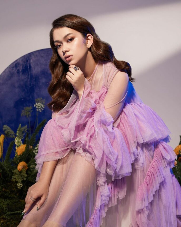 Menawannya Rebecca Klopper dengan Dress Ungu Berenda, Mirip Seorang Dewi