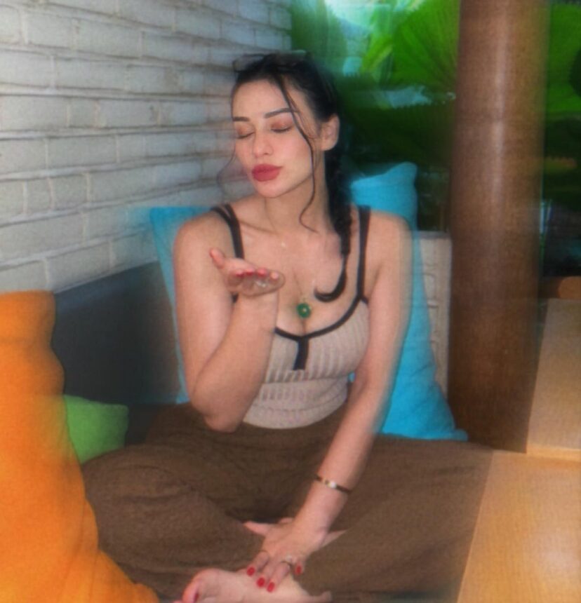 Intip Gaya Nora Alexandra yang Bikin Mata Pria Selalu Jelalatan Tiap Harinya 5 Lampiran Gambar