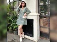 Cekricke.id - Penampilan daripada Ussy Sulistiawaty dipuji layaknya seorang gadis remaja. Ketika mejeng kenakan mini dress dan anggun