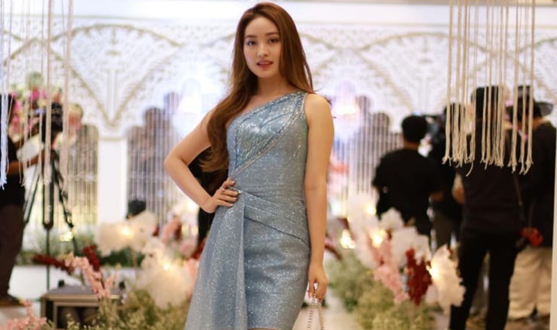 Gaya Natasha Wilona Pergi Kondangan, Kok Malah Kayak Bidadari Baru Turun Dari Kayangan 2 Lampiran Gambar