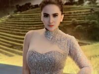 Diana Dee Starlight mengunggah potret seksinya yang memakai gaun ketat dan seksi, penampilannya pun tampak masih seperti anak gadis.