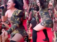 Aksi Diana Dee Starlight yang bernyanyi di depan puluhan tentara yang mengenakan rok mini sambil jongkok hebohkan jagat maya.