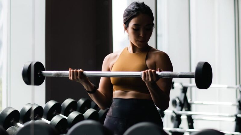 Gisella Anastasia mengunggah beberapa potret seksinya yang sedang ngegym memamarkan ototnya dan juga bentuk tubuhnya yang aduhai.