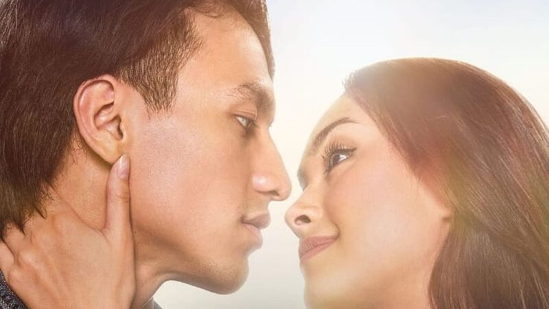 Jefri Nichol mengunggah video mesranya dengan artis cantik Caitlin Haldermaan lewat akun media sosialnya yang langsung hebohkan jagat maya,.