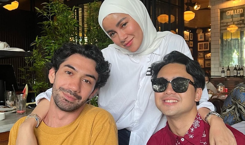 Heboh Potret Mesra Reza Rahadian dan Olla Ramlan, Netizen: Yang Gadis Masih Banyak 2 Lampiran Gambar