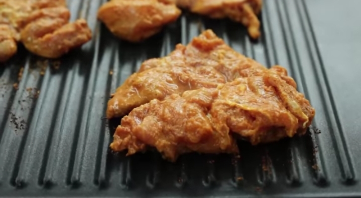 Resep Ayam Bakar Bumbu Kacang Ala Chef Devina, Dijamin Meresap Sampai ke Dalam 2 Lampiran Gambar