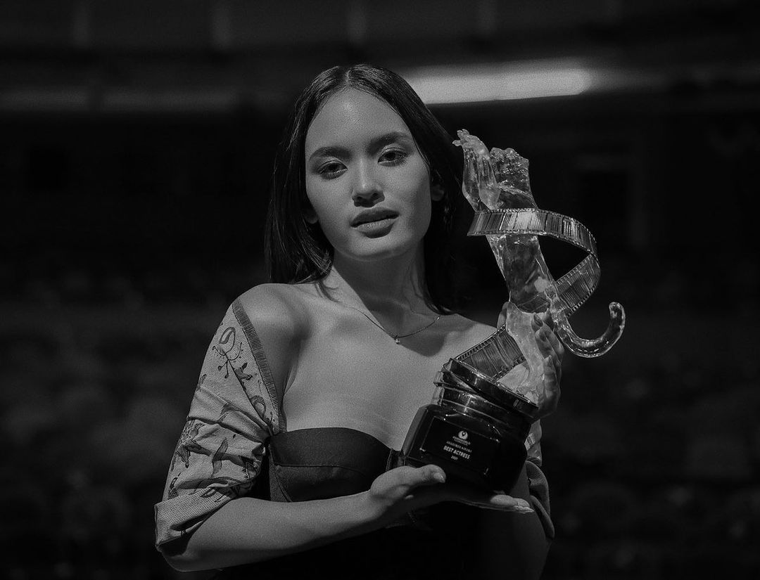 Intip Potret Arawinda Kirana, Aktris Cantik Penuh Prestasi yang Dituding Jadi Pelakor 5 Intip Potret Arawinda Kirana, Aktris Cantik Penuh Prestasi yang Dituding Jadi Pelakor