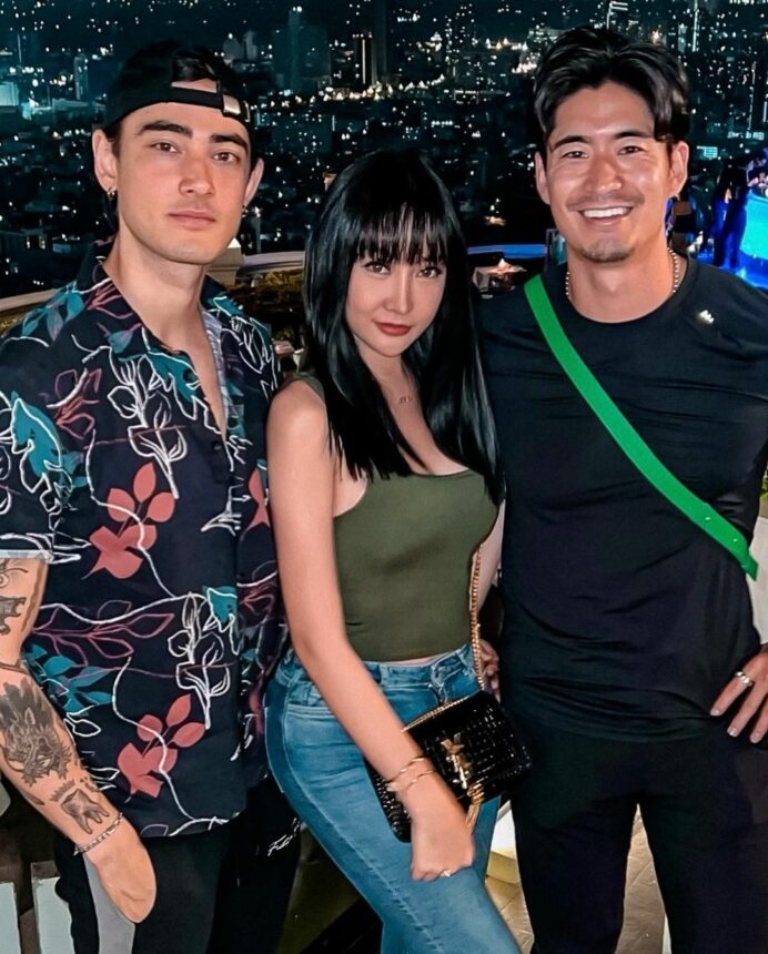 Di Antara Dua Cowok Tampan, Lucinta Luna Bingung Mau Pilih yang Mana 2 Lampiran Gambar