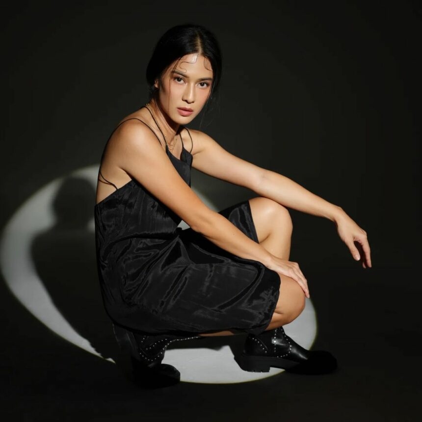 Dian Sastro Tambah Awet Muda Pakai Baju Terbuka, Netizen: Pake Formalin Apa Sih 2 Lampiran Gambar