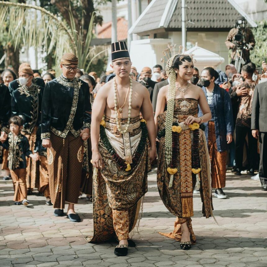 Bak Pesta Rakyat, Kaesang Pangarep dan Erina Gudono Ucap Syukur Atas Antusiasme Masyarakat Atas Acara Pernikahannya 6 Lampiran Gambar