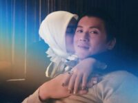 Syahrini mengunggah beberapa potretnya bersama sang suami tercinta, Reino Barack di samping isu keduanya yang dikabarkan suda bercerai.