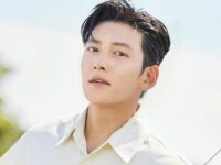 Cekricek.id - Ji Chang Wook adalah seorang aktor papan atas asal Korea Selatan. Ketampanan serta kepiawaiannya berakting merupakan paket lengkap yang membuat banyak yang mengidolakannya.