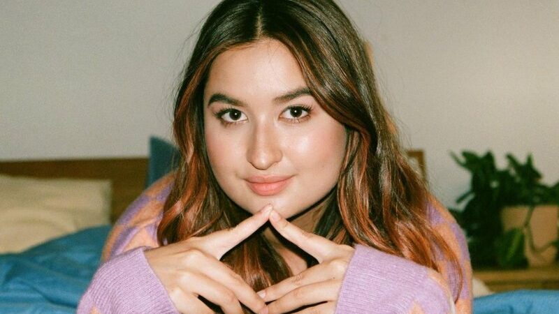 Cekricek.id - Anak bungsu Titi DJ, Stephanie Poetri akhirnya pulang ke Indonesia setelah dua tahun tinggal di Amerika Serikat. Dia dan ibunya yang sama-sama berprofesi sebagai penyanyi itu pun akhirnya saling melepas rindu.