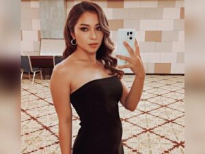 Cekricek.id - Menjadi ibu beranak satu tak membuat kecantikan Nikita Willy memudar. Aktris cantik yang sering membintangi banyak judul sinetron itu tampil memukau selayaknya anak remaja dengan wajah baby face dan tubuh ramping.