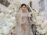 Cekricek.id - Erina Gudono resmi menggelar semaan Al-qur'an sebagai rangkaian upacara jelang pernikahannya dengan Kaesang Pangarep. Dalam siaran langsung yang tayang di televisi, semaan ini ditandai dengan pembacaan 30 juz Al-qur'an.