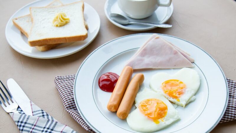 Cekricek.id - Sarapan adalah salah satu rutinitas yang tidak boleh dilewatkan sebelum menjalankan aktifitas harian. Bahkan baru-baru ini, sebuah studi menekankan betapa pentingnya menjaga kebiasaan tersebut.