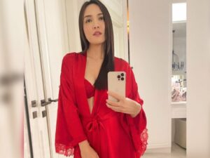 Cekricek.id – Shandy Aulia adalah aktris cantik yang semasa mudanya aktif membintangi film layar lebar dan sinetron. Cukup lama tak muncul, tahun ini pun dia kembali dengan sinetron baru yang tayang di salah satu stasiun TV nasional. Tentu saja, segala aktifitasnya masih tetap dipantau penggemar lewat media sosial.