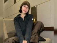 Cekricek.id – Pevita Pearce memang tidak pernah gagal mencuri perhatian banyak orang hanya dengan foto-foto yang dia unggah di media sosial. Dia selalu dibilang cantik dengan penampilan apapun, mulai dari potret muka bantal, gaya sehari-hari, gaya kasual hingga gaya elegan dengan gaun panjang, dan masih banyak lagi.