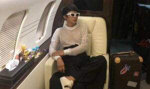 Cekricek.id – Aktor dan komedian Aming tampaknya sedang kebingungan mencari tujuan wisata untuk mengisi waktu libura akhir tahun. Dia bahkan sampai meminta saran dari para pengikut di media sosialnya untuk membantunya menetapkan lokasi yang akan dia sambangi.