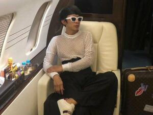 Cekricek.id – Aktor dan komedian Aming tampaknya sedang kebingungan mencari tujuan wisata untuk mengisi waktu libura akhir tahun. Dia bahkan sampai meminta saran dari para pengikut di media sosialnya untuk membantunya menetapkan lokasi yang akan dia sambangi.