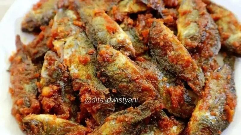Cekricek.id - Resep Sambal Goreng Baby Nila bisa dimasukkan ke dalam daftar menu harian untuk sajian keluarga. Sesuai namanya, masakan bercita rasa pedas akan sangat cocok jika menjadi teman makan nasi dan menambah selera makan.