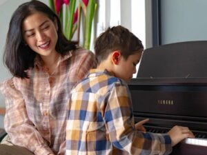 Cekricek.id – Jessica Iskandar memang sudah biasa tampil dengan pakaian seksi di sejumlah unggahan media sosialnya. Pakaianya yang minim, ketat dan cukup terbuka sering membuat netizen nyinyir di kolom komentar. Namun, berbeda kali ini karena dia sudah mengenakan busana yang cukup tertutup.