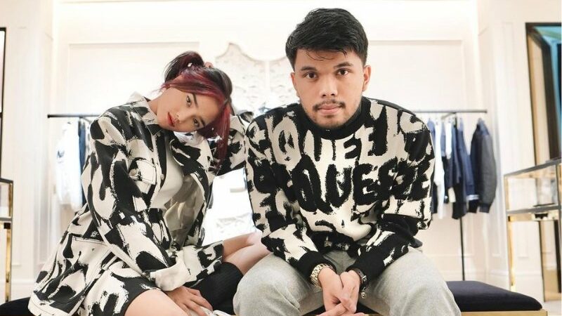 Cekricek.id – Fuji mengungkapkan isi hatinya lewat unggahan terbaru yang di bagikan di salah satu akun media social pribadinya. Dia menyebut bahka kekasihnya, Thariq Halilintar lah orang yang dia favoritkan. Bahkan lewat keterangan unggahan, adik perempuan Fadly Faisal itu menuliskan kata-kata yang lebih bucin lagi.