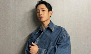 Cekricek.id – Aktor tampan Jung He In asal Korea Selatan memang memiliki banyak penggemar. Bukan hanya parasnya yang dikagumi tapi juga bakat aktingnya yang luar biasa. Dia bahkan sudah sering menerima penghargaan di dunia seni peran yang dia geluti itu.