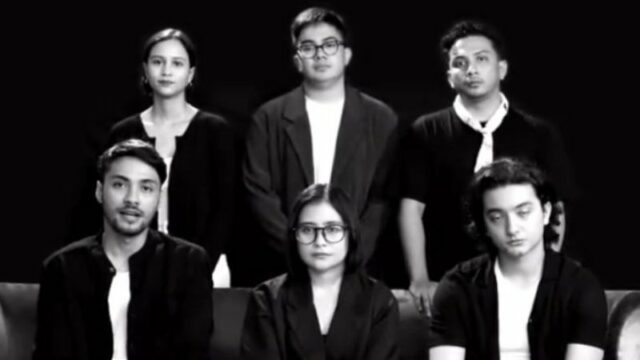 Cekricek.id – Umay Shahab kembali unjuk gigi dengan menghadirkan karya film yang disutradari oleh dirinya sendiri. Bertajuk “Ketika Berhenti di Sini”, ini merupakan karyanya yang kesekian selama berada di dunia hiburan belakang layar.