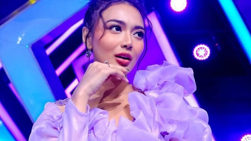 Wika Salim belum lama ini mengunggah video dirinya yang tengah tampil di atas panggung dengan outfit seksi dan goyangan aduhainya.