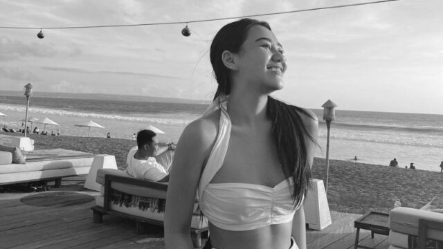 Cekricek.id - Penampilan Aaliyah Massaid dipuji begitu cool oleh netizen. Padahal saat itu berdirinya hanya mengenakan sebuah crop top pendek