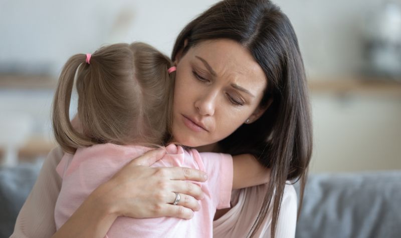 Bagaimana Hukumnya Adopsi Anak yang Masih Punya Orang Tua?