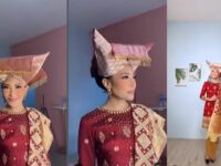 Cekricek.id - Dari segi penampilan kali ini Ayu Dewi begitu dipuji oleh banyak netizen. terutama ketika dirinya mengenakan pakaian Minang