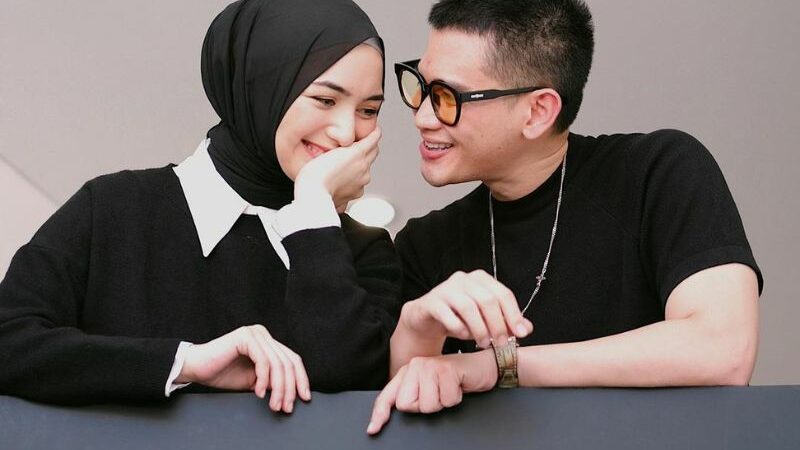 Cekricek.id - Artis cantik Citra Kirana semakin memamerkan kemesraan bersama pasangannya yaitu Rezky Aditya, saat heboh dugaan video syur