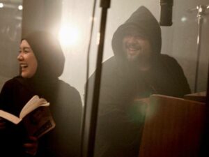 Cekricek.id - Wajah bahagia Cita Citata saat bersama Mahardika Soekarno menjadi sorotan. Ia merasa dipersatukan oleh semesta