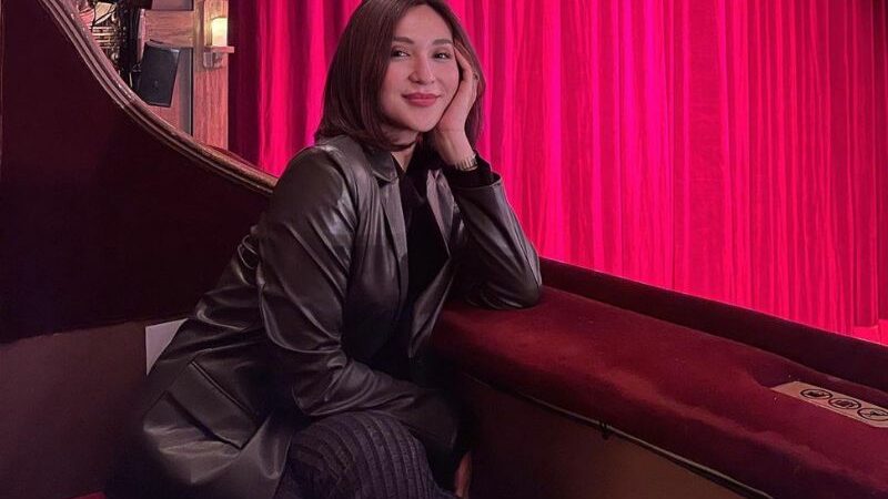 Cekricek.id - Sosok transgender cantik Dena Rachman selalu dipuji karena tampak elegan. Intip 4 stylenya yang amat cantik