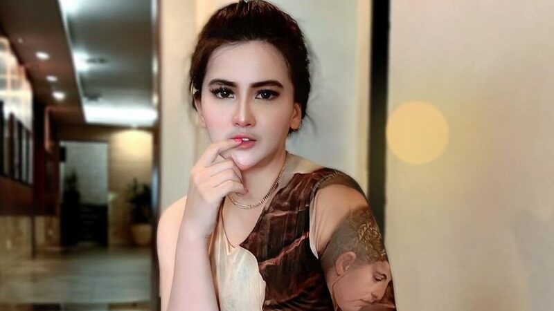 ekricek.id - Menariknya Dianna Dee Starlight tak pernah absen untuk mengucapkan selamat ultah untuk para mantannya, posenya bikin gak fokus