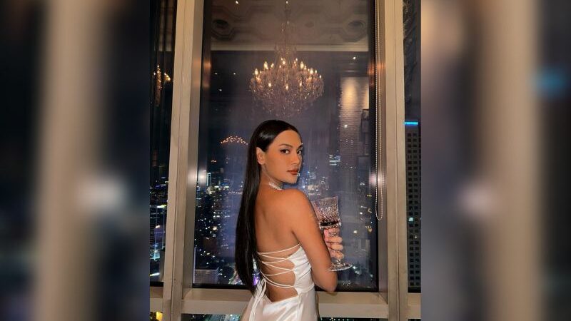 Cekricek.id - Banyak dari netizen mengungkapkan jika mereka begitu tergoda ketika melihat penampilan dari Erika Carlina, nampak punggung