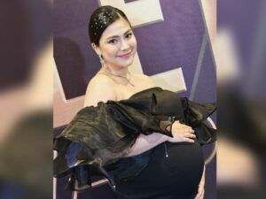 Cekricek.id - Penampilan artis cantik Felicya Angelista dipuji selalu stunning tampil dengan perut buncit.