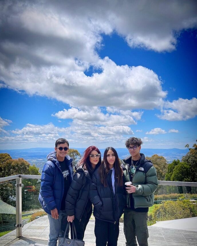 Intip 4 Potret Cantiknya Khayra, Putri Gunawan Sudrajat Bareng Keluarga 7 Intip 4 Potret Cantiknya Khayra, Putri Gunawan Sudrajat Bareng Keluarga