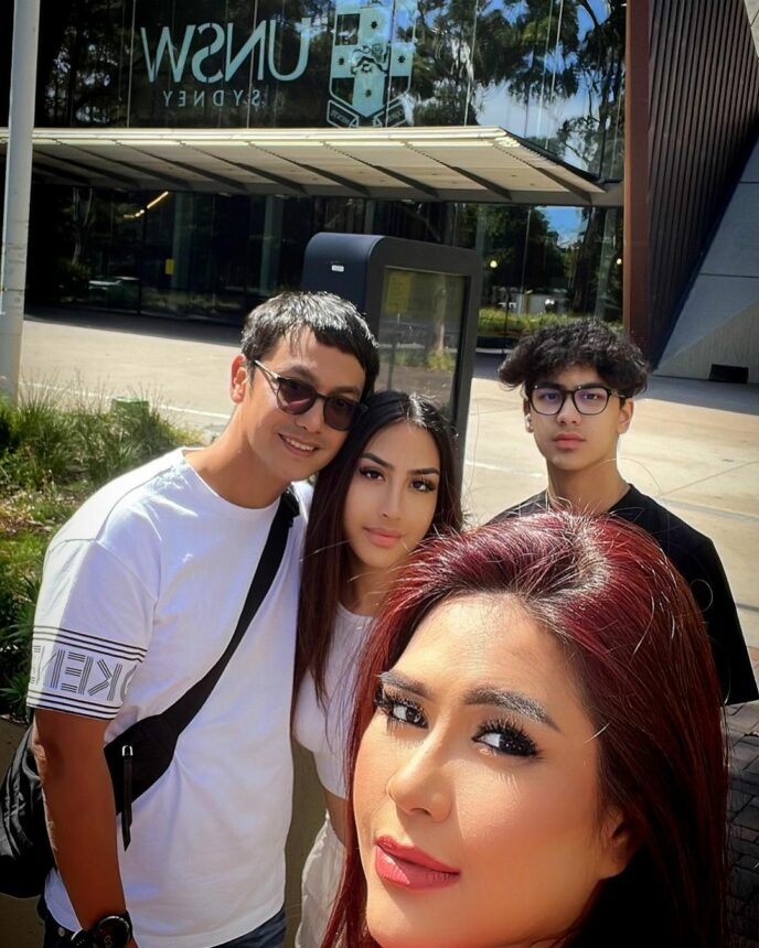 Intip 4 Potret Cantiknya Khayra, Putri Gunawan Sudrajat Bareng Keluarga 6 Intip 4 Potret Cantiknya Khayra, Putri Gunawan Sudrajat Bareng Keluarga