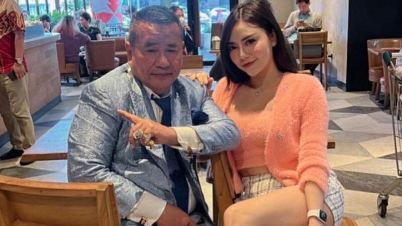 Cekricek.id - Hotman Paris dengan percaya diri merasa banyak wanita ingin memiliki sosok suami seperti dirinya, dengan semua kelebihannya